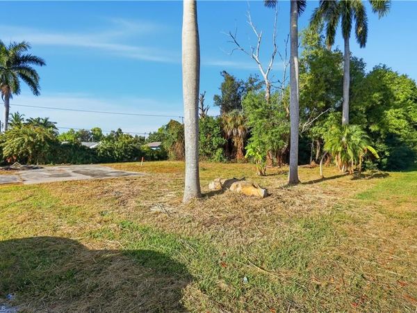 5465 Avenue D , BOKEELIA, FL 33922