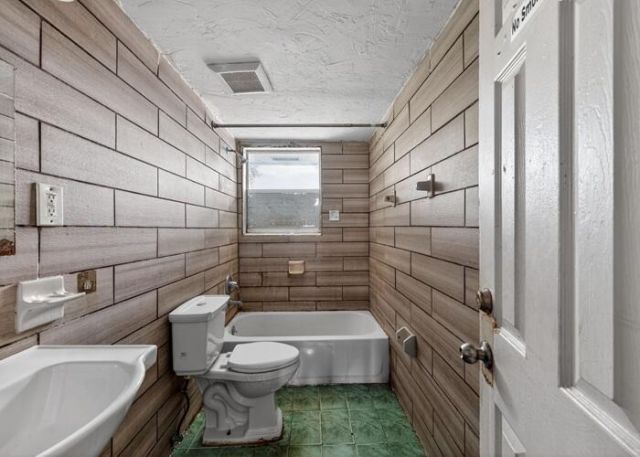 2765 NW 60th Street, Miami, FL 33142 Photo