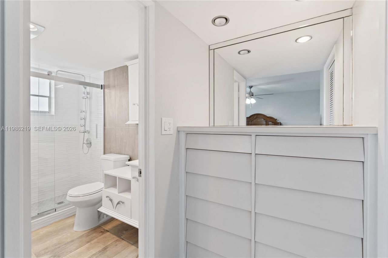 4800 Hillcrest Ln , Unit 408, Hollywood, FL 33021 Photo