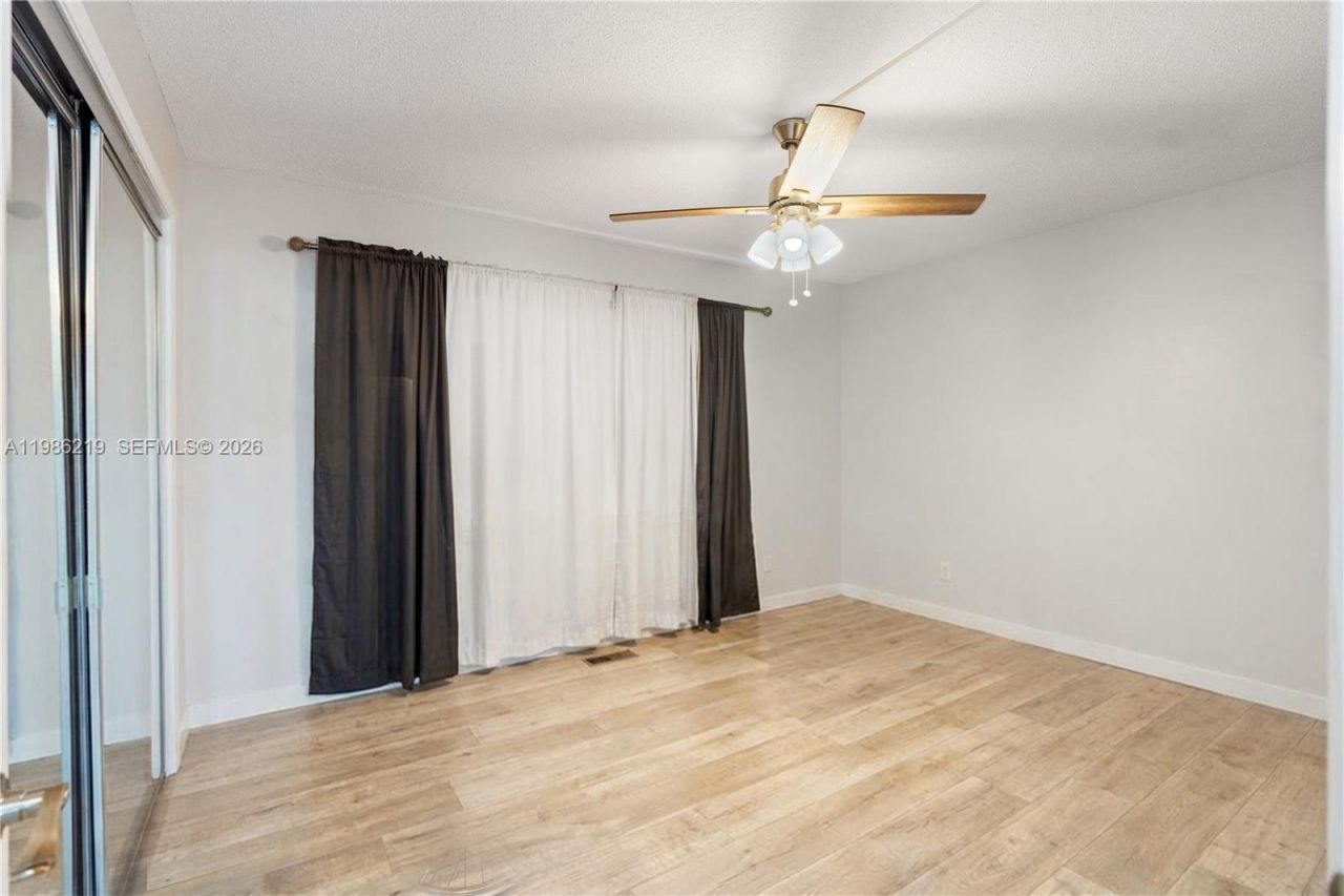 4800 Hillcrest Ln , Unit 408, Hollywood, FL 33021 Photo