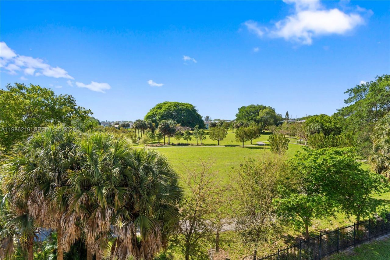 4800 Hillcrest Ln, Unit 408, Hollywood, FL 33021 Photo