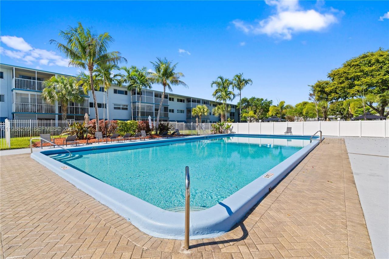 4800 Hillcrest Ln, Unit 408, Hollywood, FL 33021 Photo
