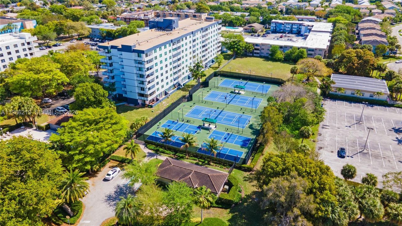 4800 Hillcrest Ln, Unit 408, Hollywood, FL 33021 Photo