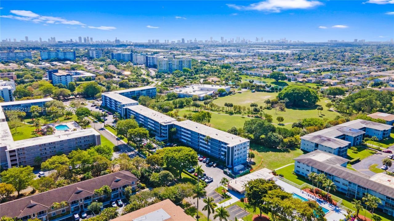 4800 Hillcrest Ln, Unit 408, Hollywood, FL 33021 Photo