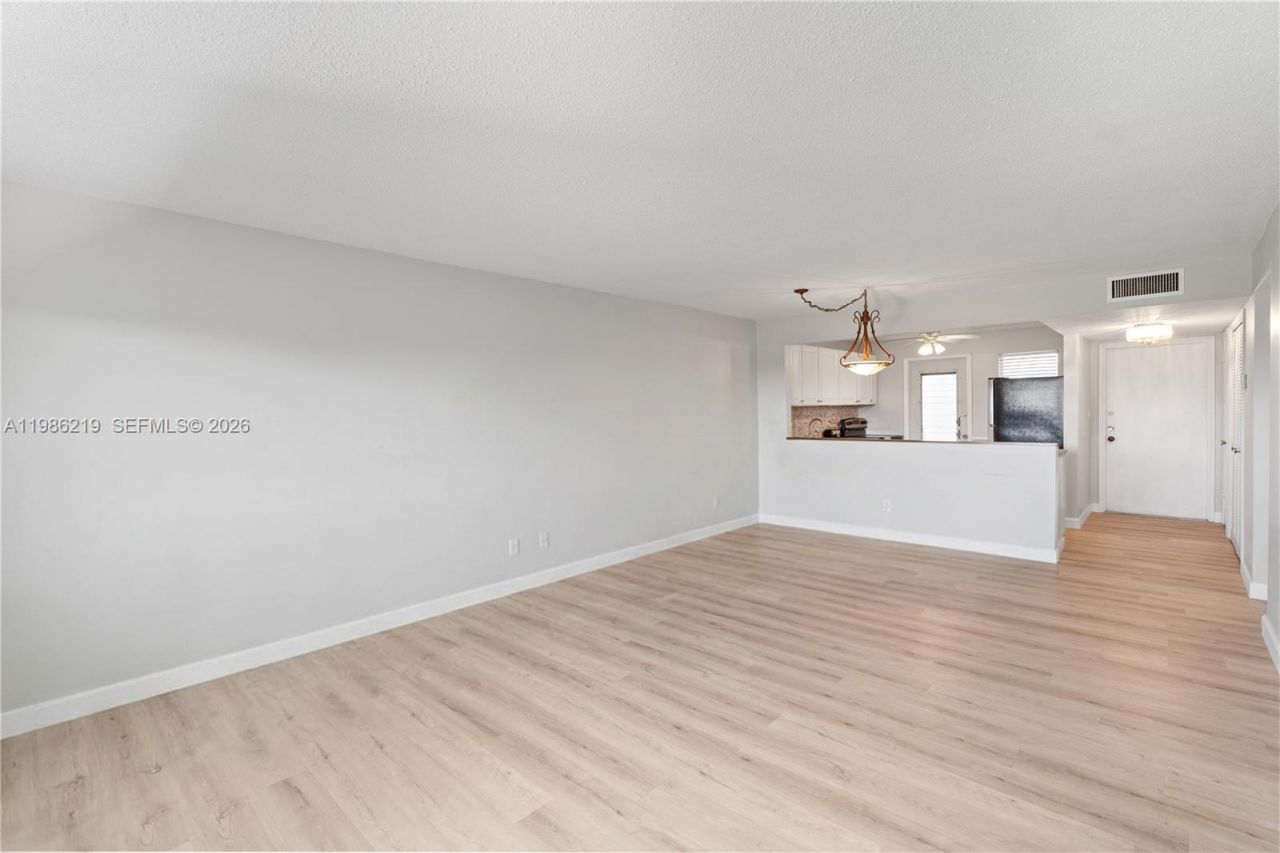 4800 Hillcrest Ln, Unit 408, Hollywood, FL 33021 Photo