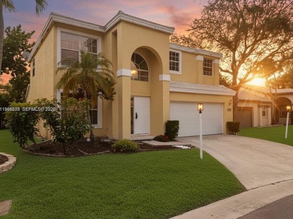 9454 NW 8th Cir, Plantation, FL 33324