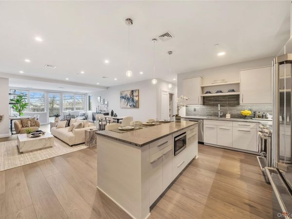 101 Searing Avenue , Unit 312, Mineola, NY 11501