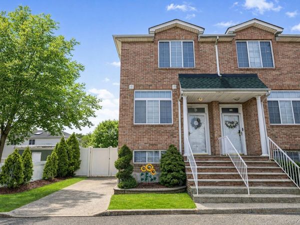 10 Dunhill Lane , Staten Island, NY 10309