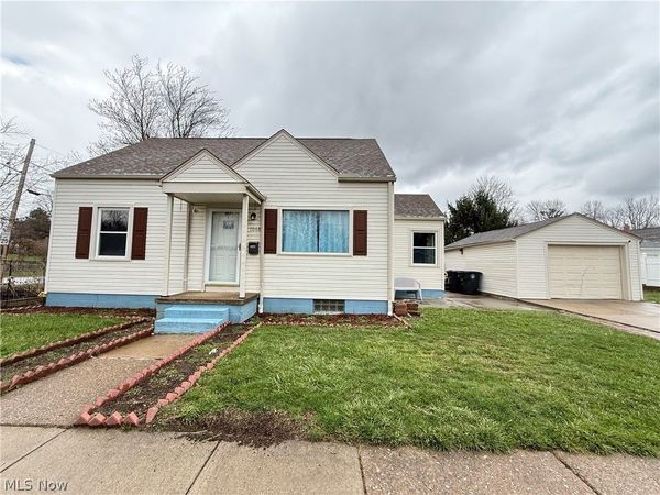 1068 Easton Drive , Akron, OH 44310