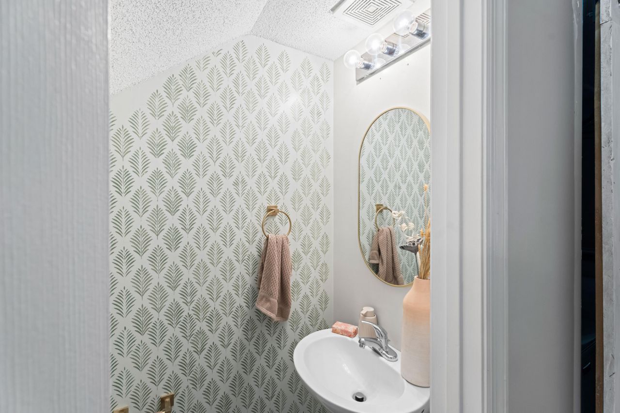 8156 Shadow Oak Drive Photo 10