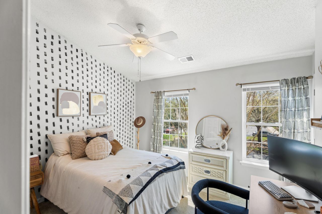 8156 Shadow Oak Drive Photo 14