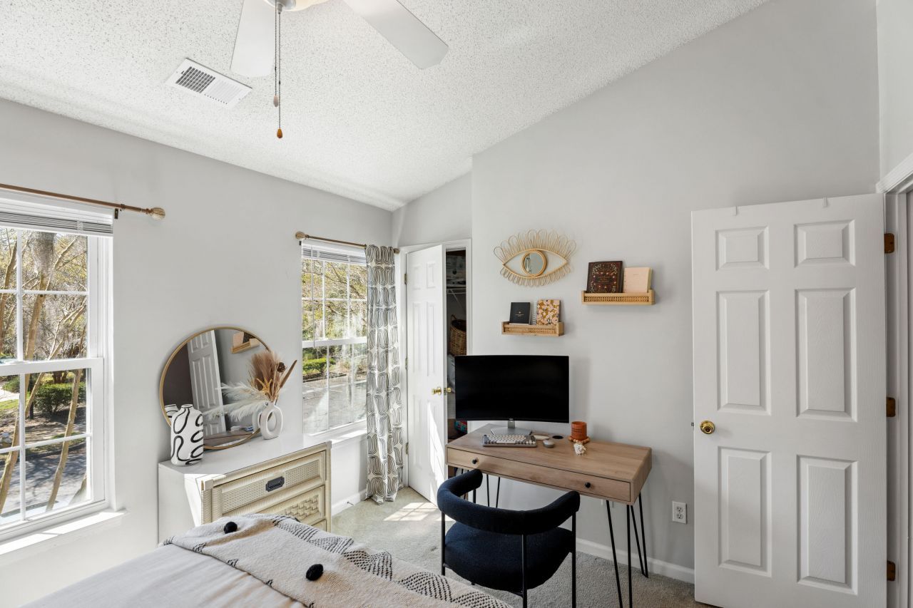 8156 Shadow Oak Drive Photo 15