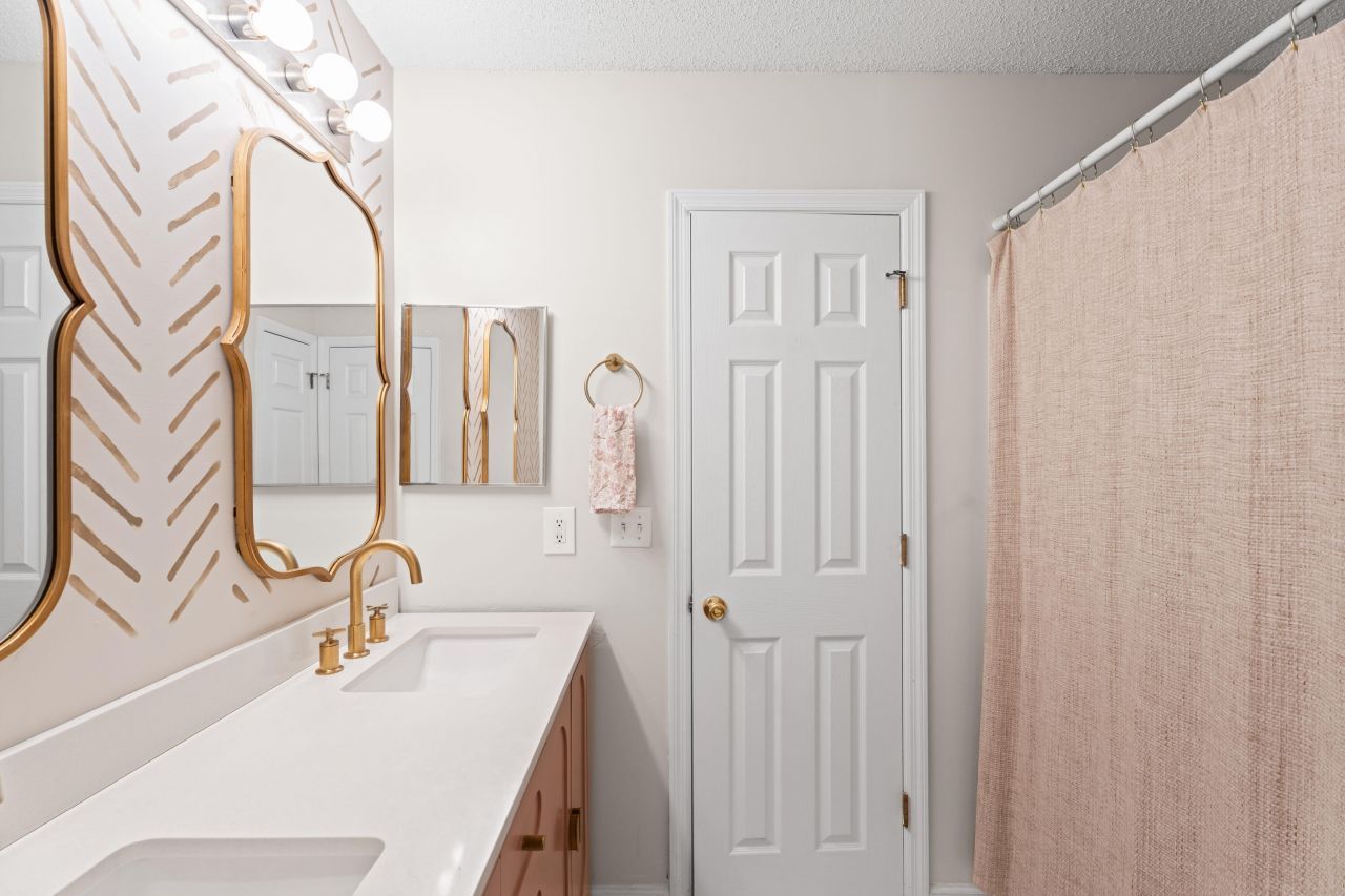 8156 Shadow Oak Drive Photo 16