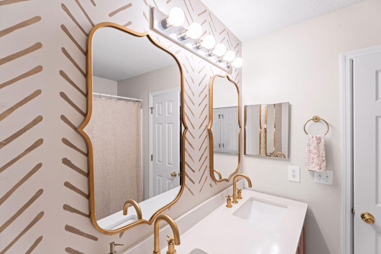 8156 Shadow Oak Drive Photo 17