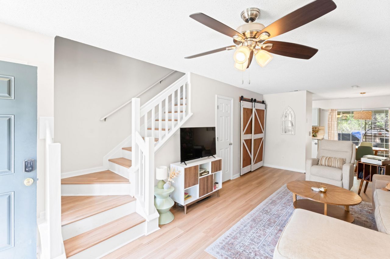 8156 Shadow Oak Drive Photo 5