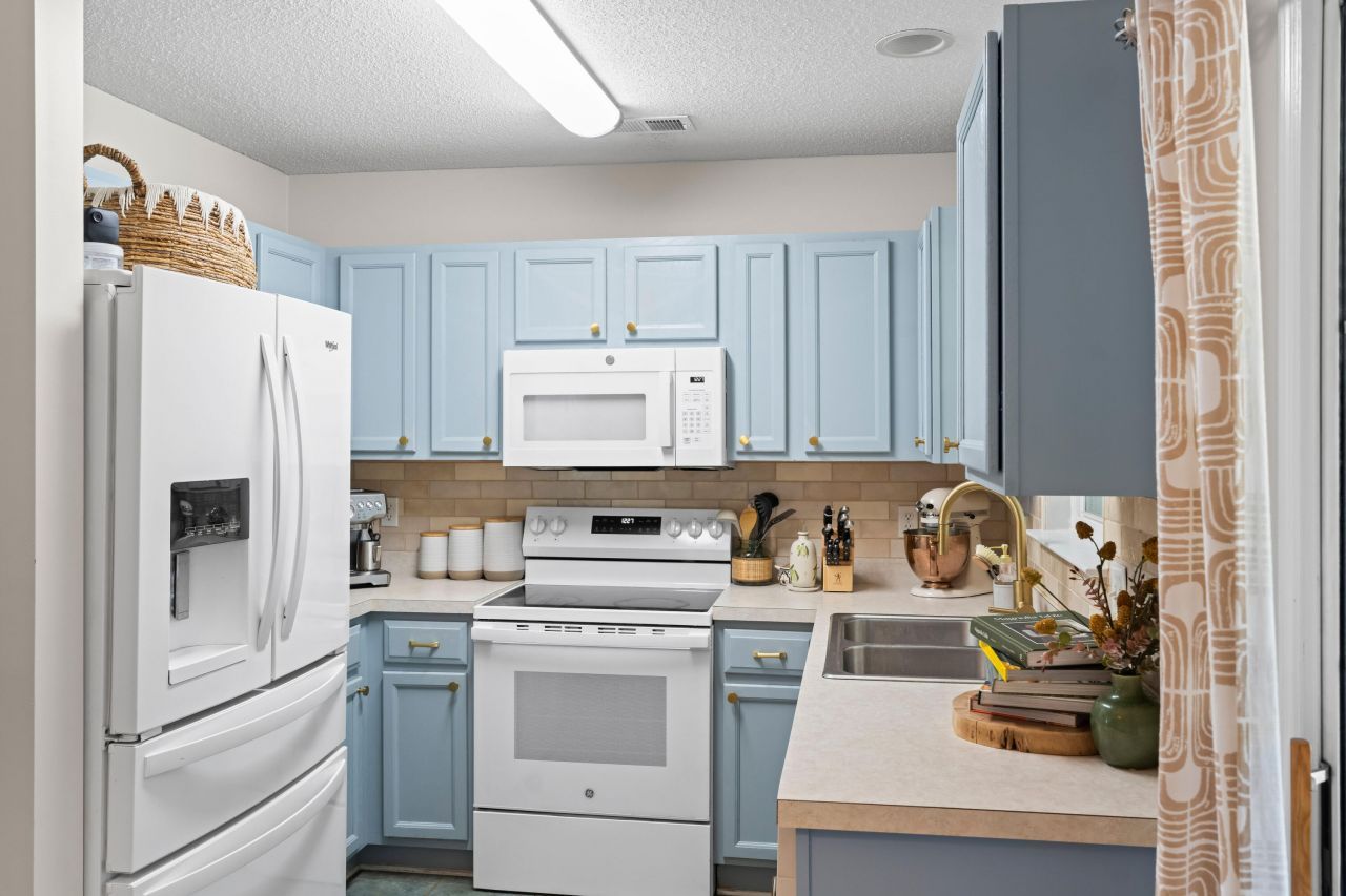 8156 Shadow Oak Drive Photo 9