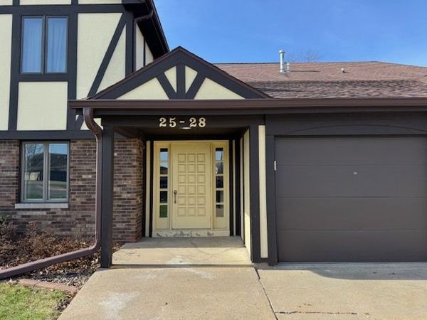 25 Crystal Court , Unit D1, Pontiac, IL 61764