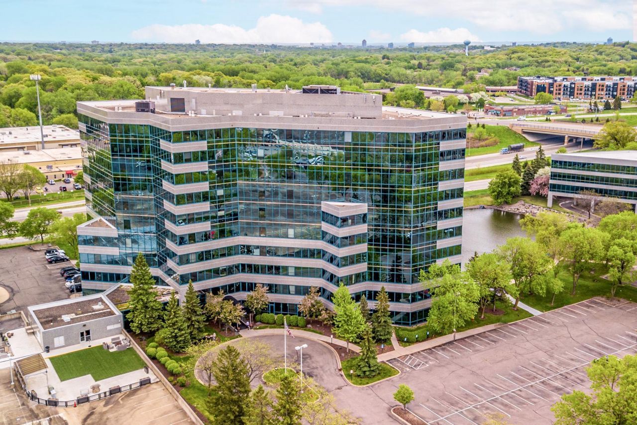 5601 Smetana Drive, Unit 813, Minnetonka, MN 55343 Main Photo