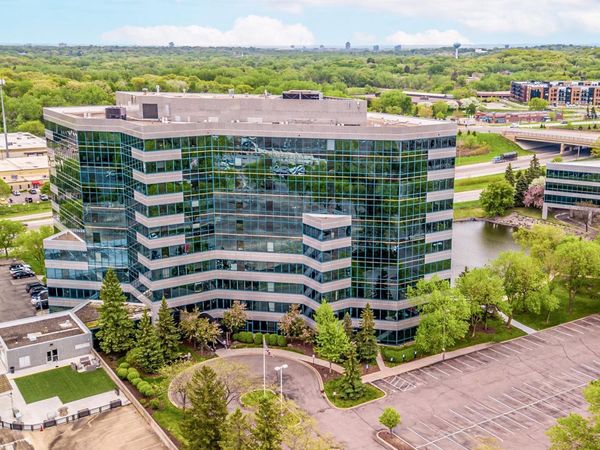 5601 Smetana Drive, Unit 813, Minnetonka, MN 55343