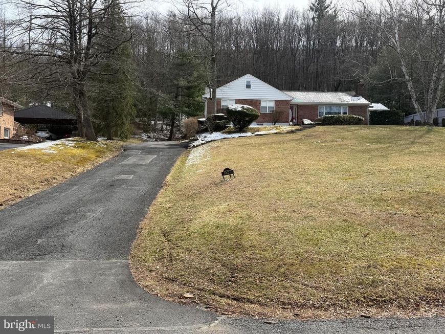 1527 Oak Road, Pottsville, PA 17901 Main Photo