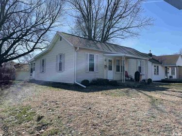 1320 HIGHLAND Avenue, Unit 2, Pekin, IL 61554