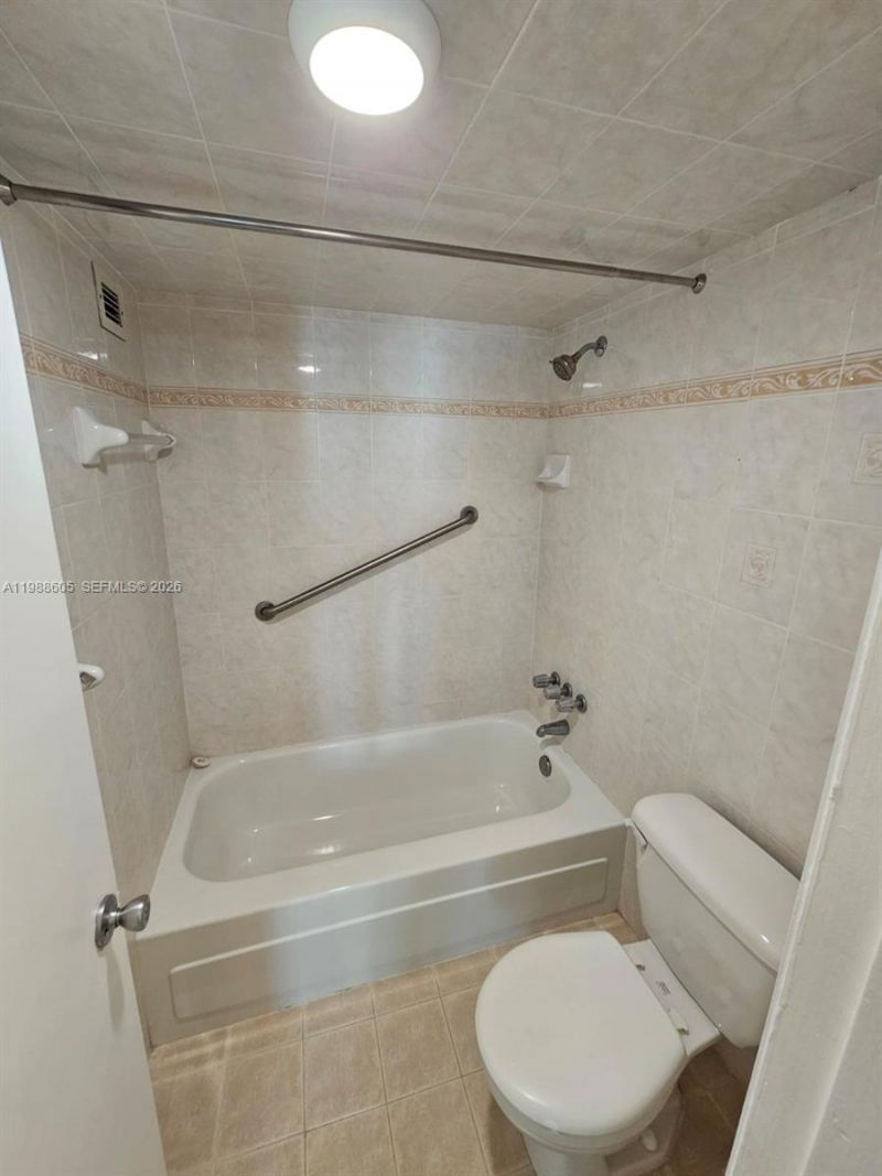 7135 Collins Ave , Unit 1821, Miami Beach, FL 33141 Photo