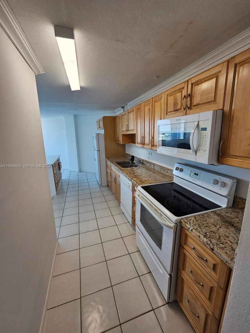 7135 Collins Ave , Unit 1821, Miami Beach, FL 33141 Photo
