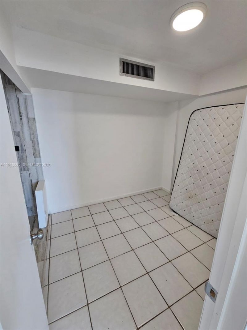 7135 Collins Ave , Unit 1821, Miami Beach, FL 33141 Photo