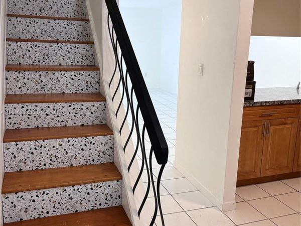 2750 W 76th St , Unit 208, Hialeah, FL 33016