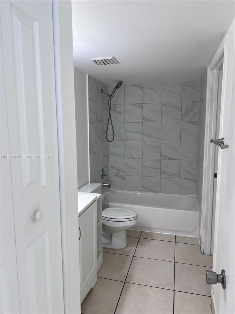2750 W 76th St , Unit 208, Hialeah, FL 33016 Photo