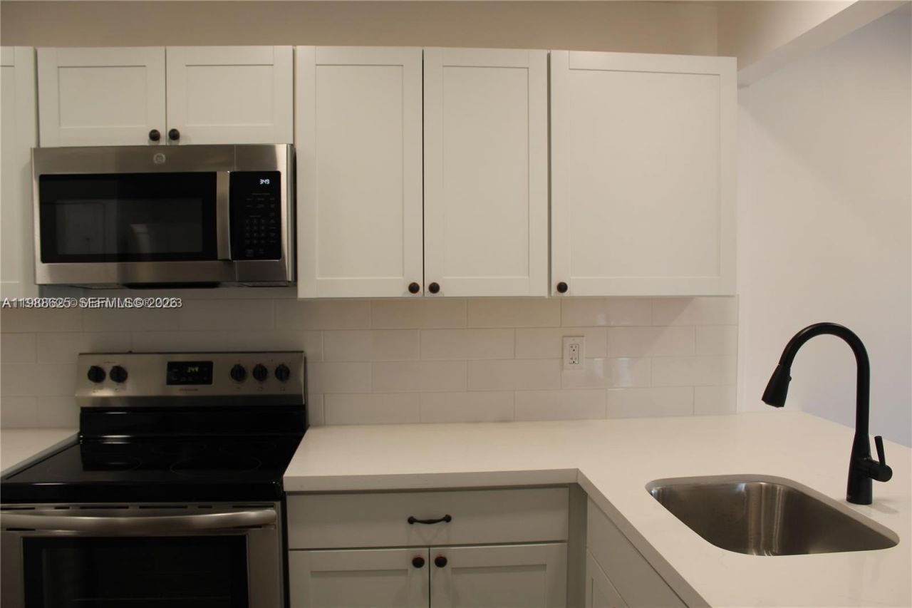 10016 NW 4th St, Unit 201, Pembroke Pines, FL 33024 Photo