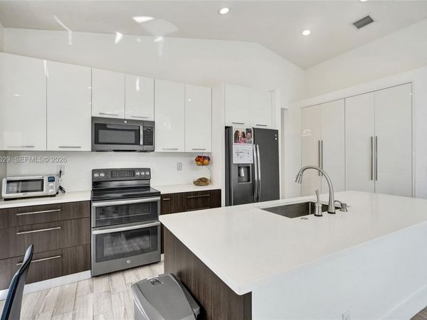 4928 SW 33rd Way, Hollywood, FL 33312