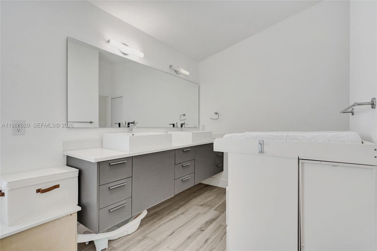 4928 SW 33rd Way , Hollywood, FL 33312 Photo