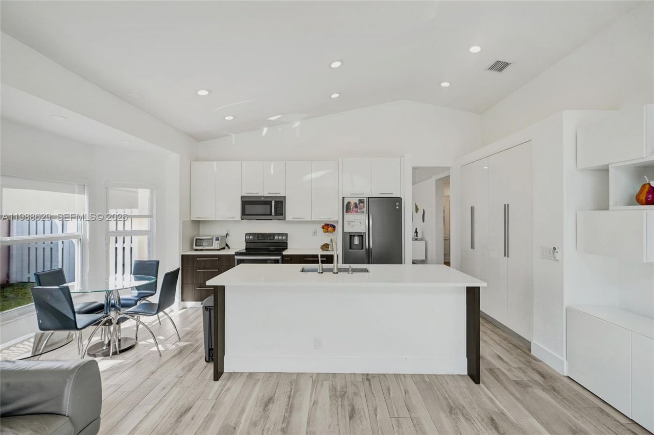 4928 SW 33rd Way , Hollywood, FL 33312 Photo