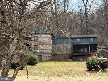 20 WARD LANE, MACUNGIE, PA 18062