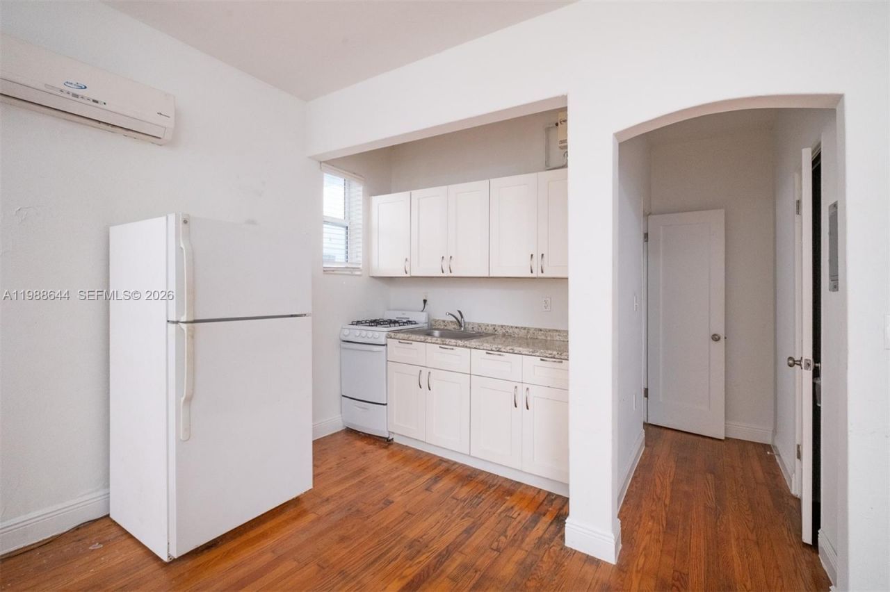 7936 Harding Ave , Miami Beach, FL 33141 Photo