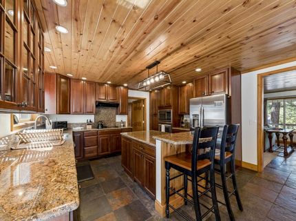 1447 Pebble Beach Dr, South Lake Tahoe, CA 96150 Photo