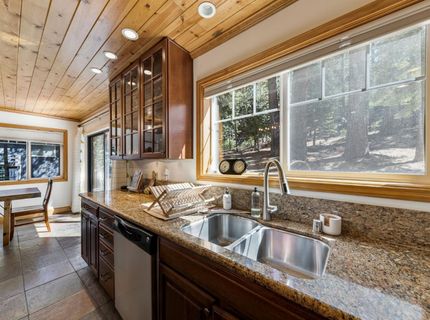 1447 Pebble Beach Dr, South Lake Tahoe, CA 96150 Photo