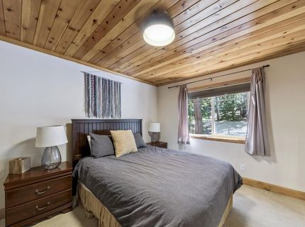 1447 Pebble Beach Dr, South Lake Tahoe, CA 96150 Photo