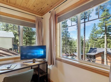 1447 Pebble Beach Dr, South Lake Tahoe, CA 96150 Photo