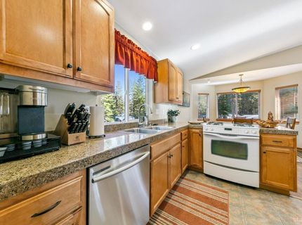 1520 Cree Street, South Lake Tahoe, CA 96150 Photo