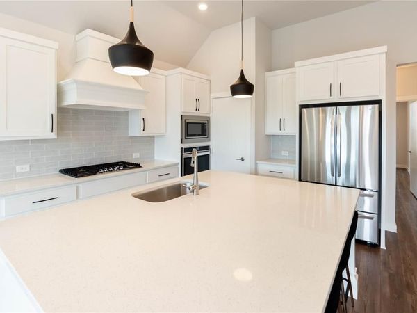 2348 Rook Drive, Dallas, TX 75211