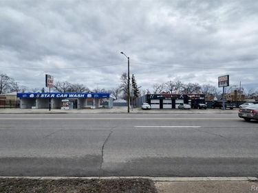 10530 W 7 MILE Road, Detroit, MI 48221