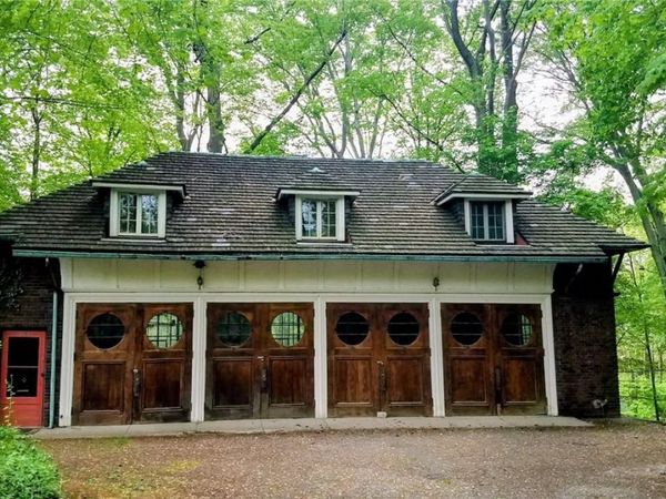 285 Corning Drive , Bratenahl, OH 44108