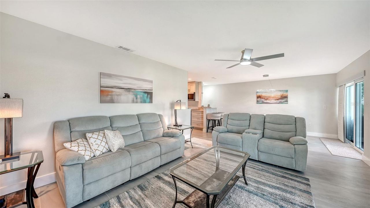 131 Whispering Sands Circle, Unit V33, Sarasota, FL 34242 Photo