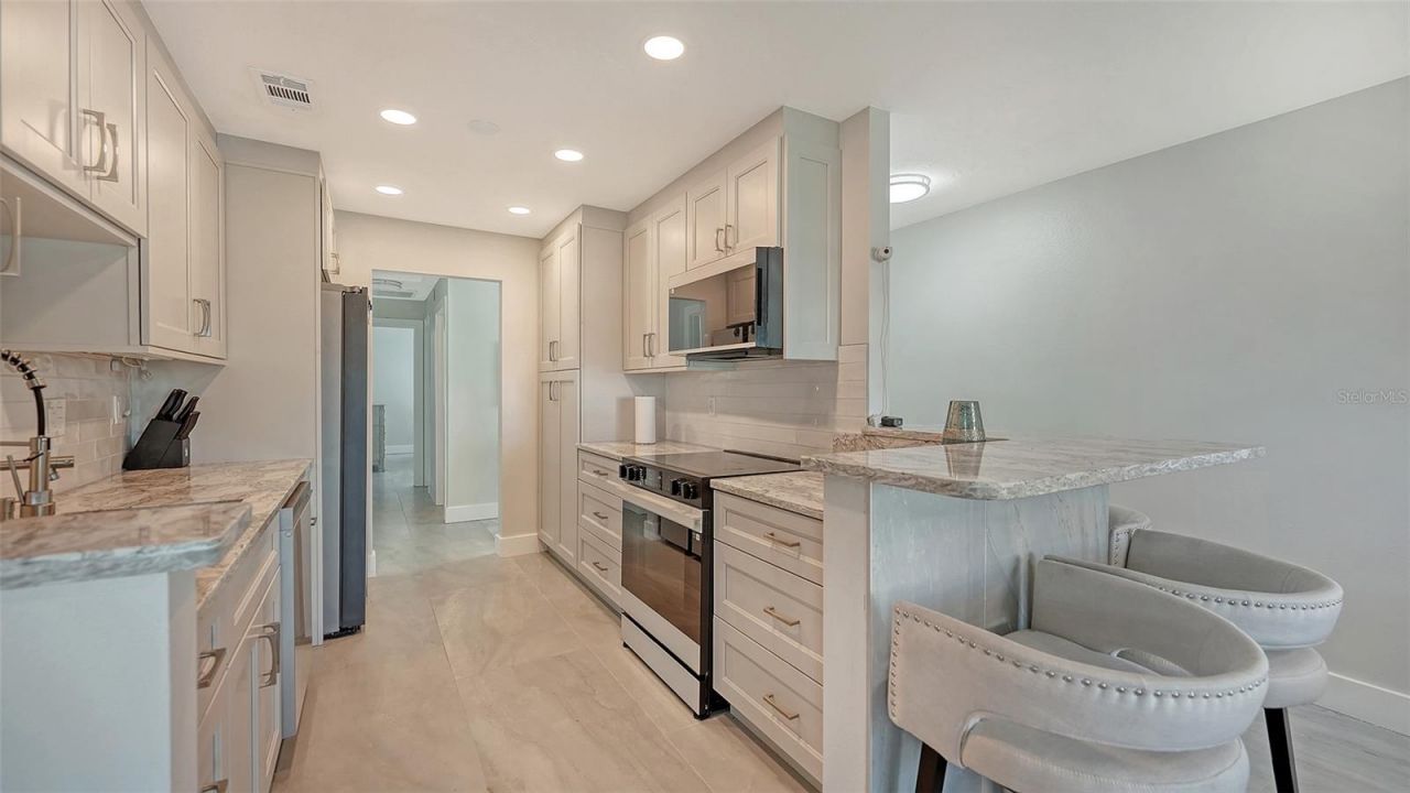 131 Whispering Sands Circle, Unit V33, Sarasota, FL 34242 Photo