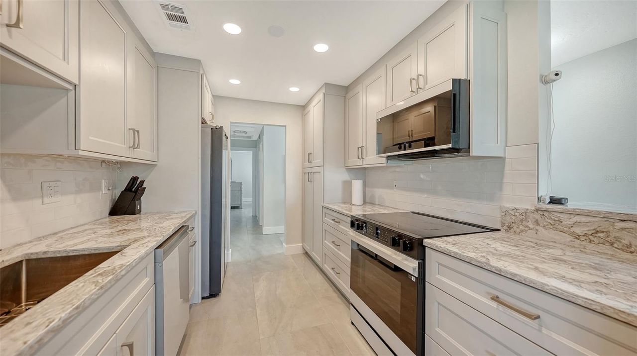 131 Whispering Sands Circle, Unit V33, Sarasota, FL 34242 Photo