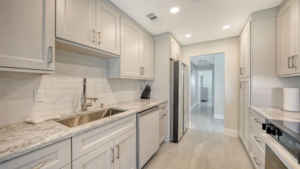 131 Whispering Sands Circle, Unit V33, Sarasota, FL 34242 Photo