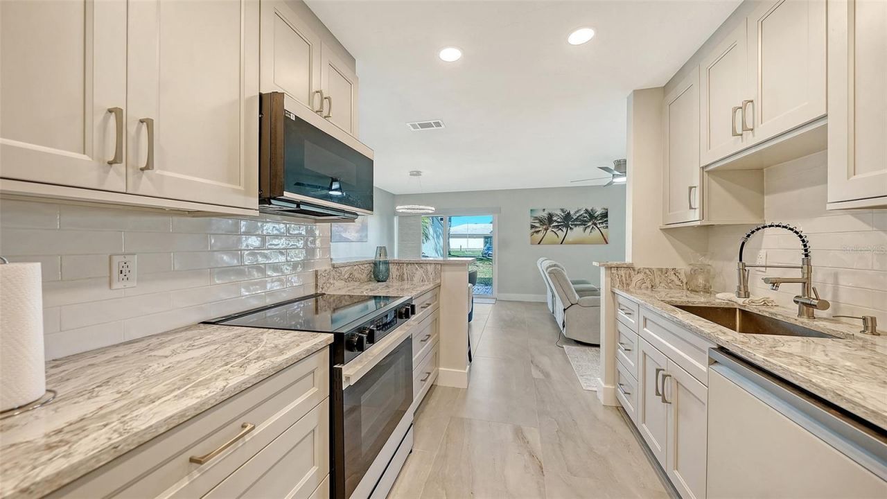 131 Whispering Sands Circle, Unit V33, Sarasota, FL 34242 Photo