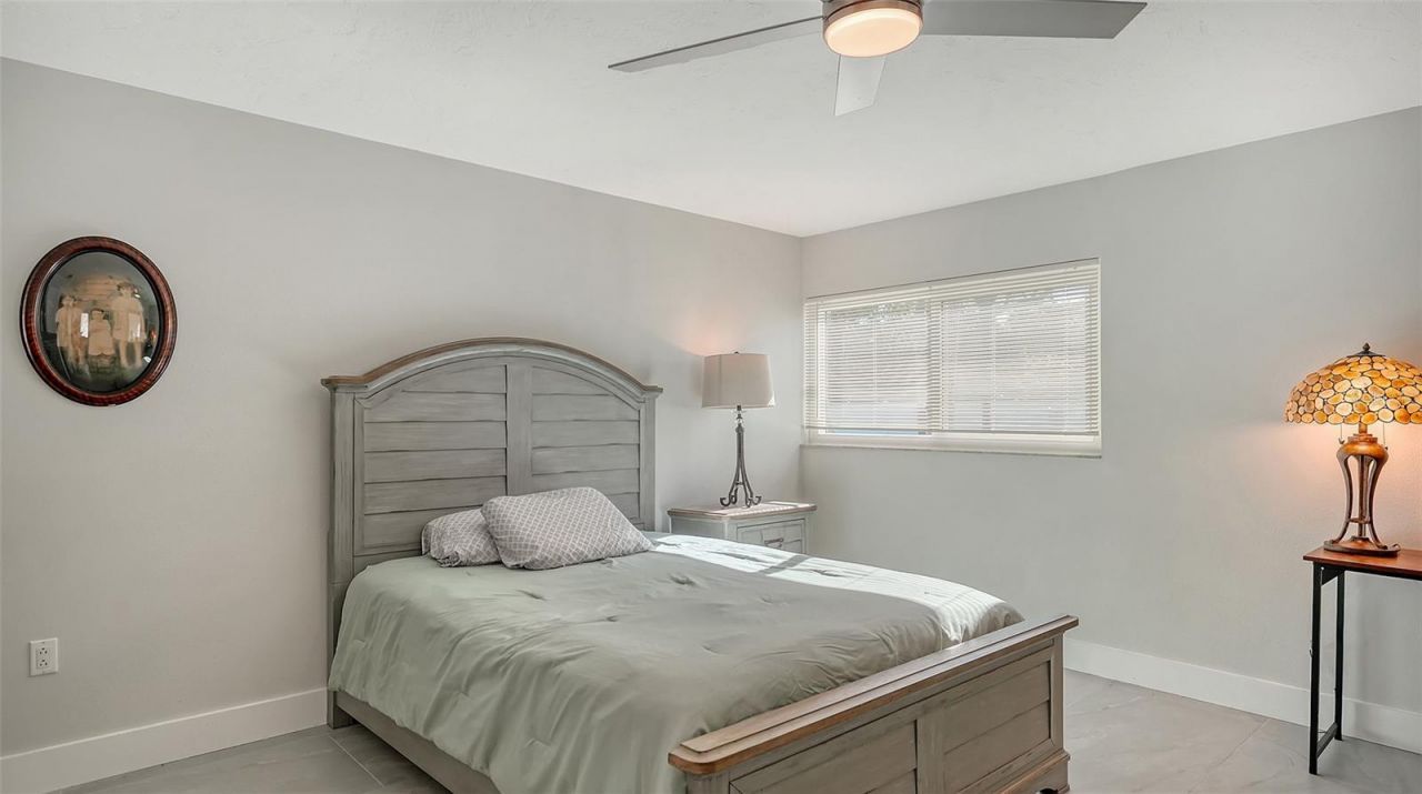 131 Whispering Sands Circle, Unit V33, Sarasota, FL 34242 Photo